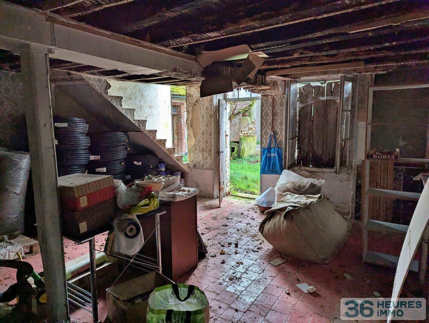 Ferme à réhabiliter de +250m² au sol avec dépendances et jardin à MAILLY LE CHATEAU