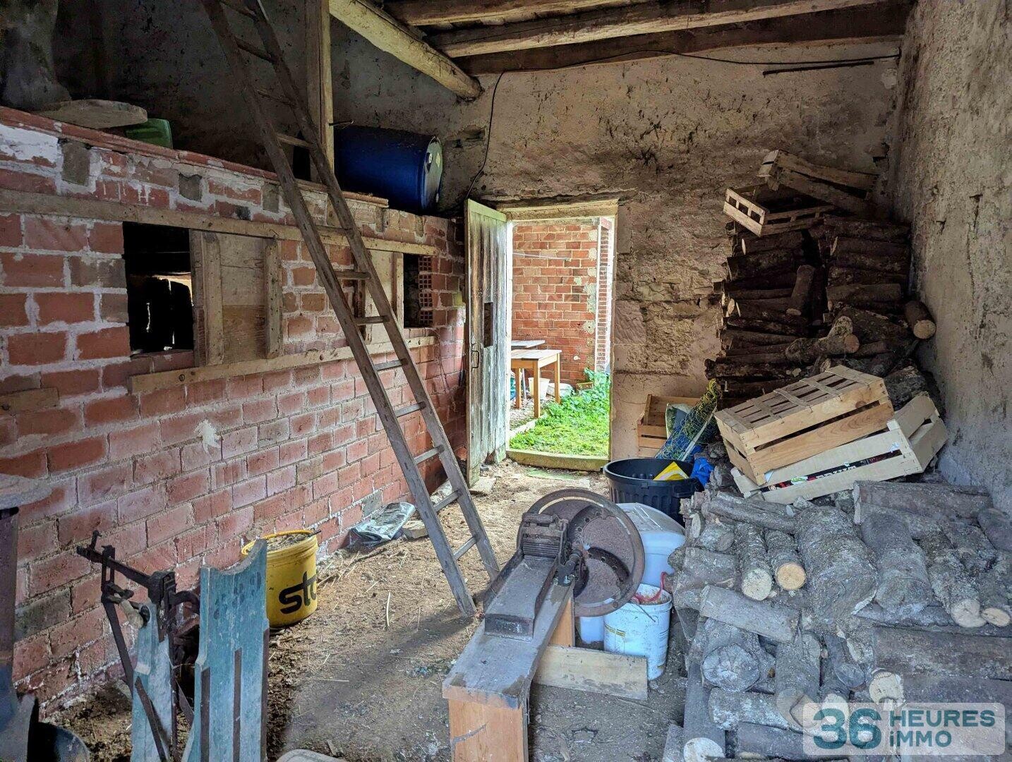 Ferme à réhabiliter de +250m² au sol avec dépendances et jardin à MAILLY LE CHATEAU
