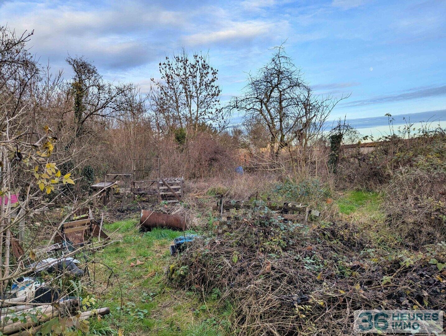 Ferme à réhabiliter de +250m² au sol avec dépendances et jardin à MAILLY LE CHATEAU