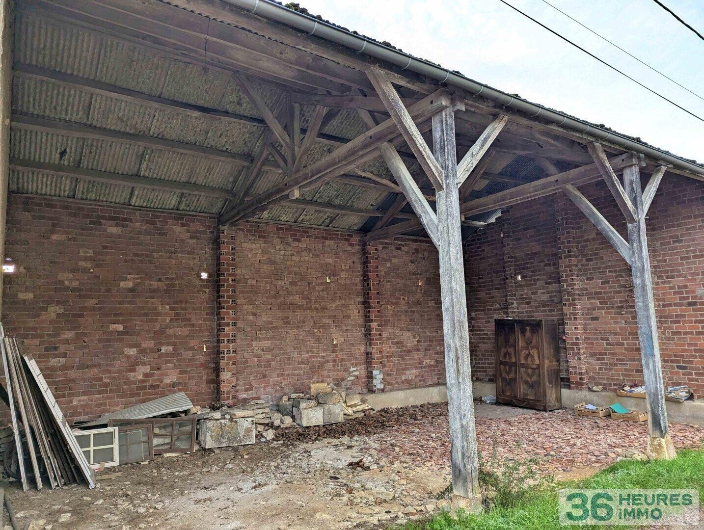 Ferme à réhabiliter de +250m² au sol avec dépendances et jardin à MAILLY LE CHATEAU