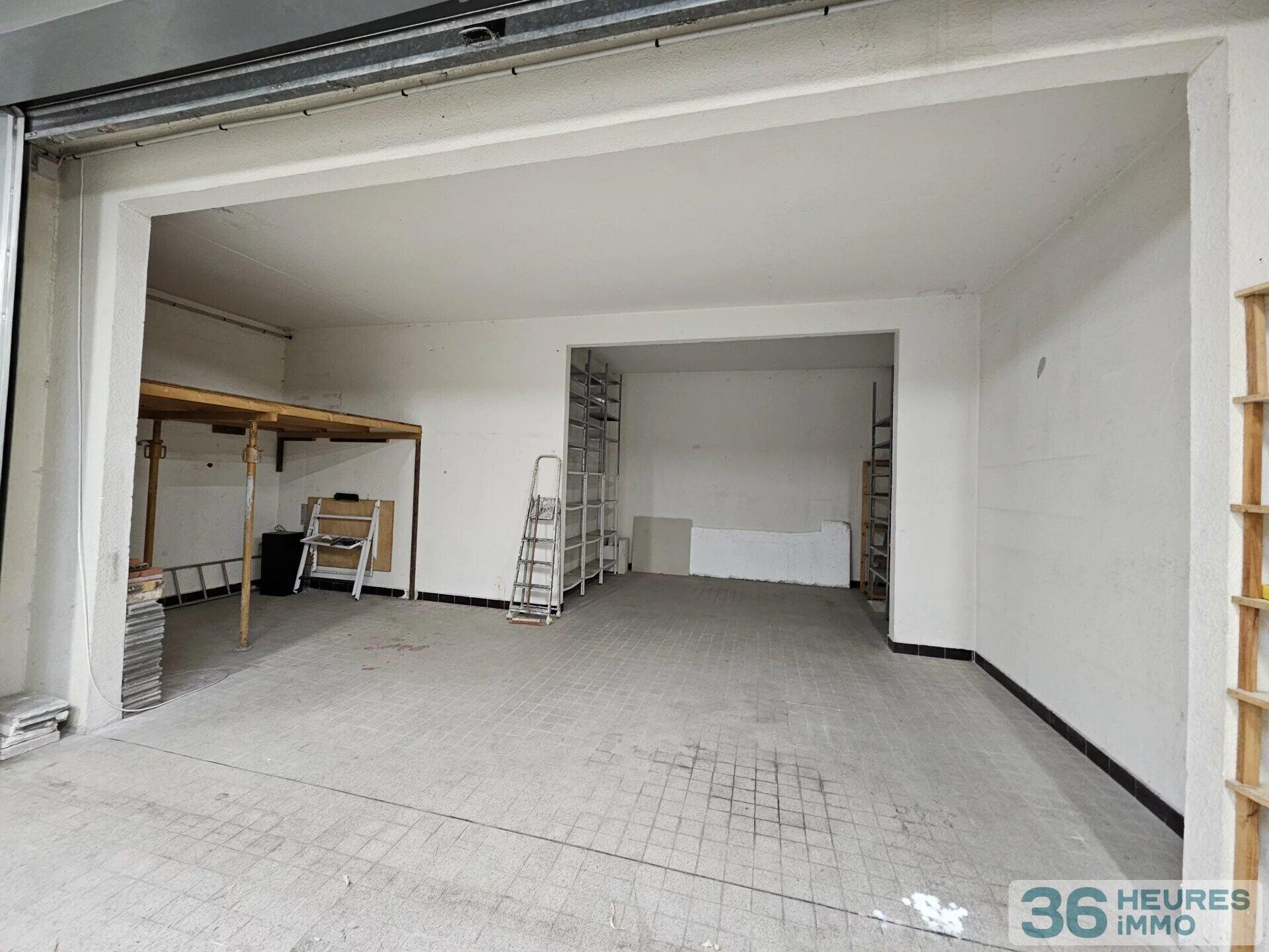 VALLAURIS LIMITE CANNES GRAND GARAGE FERMÉ 38 m²