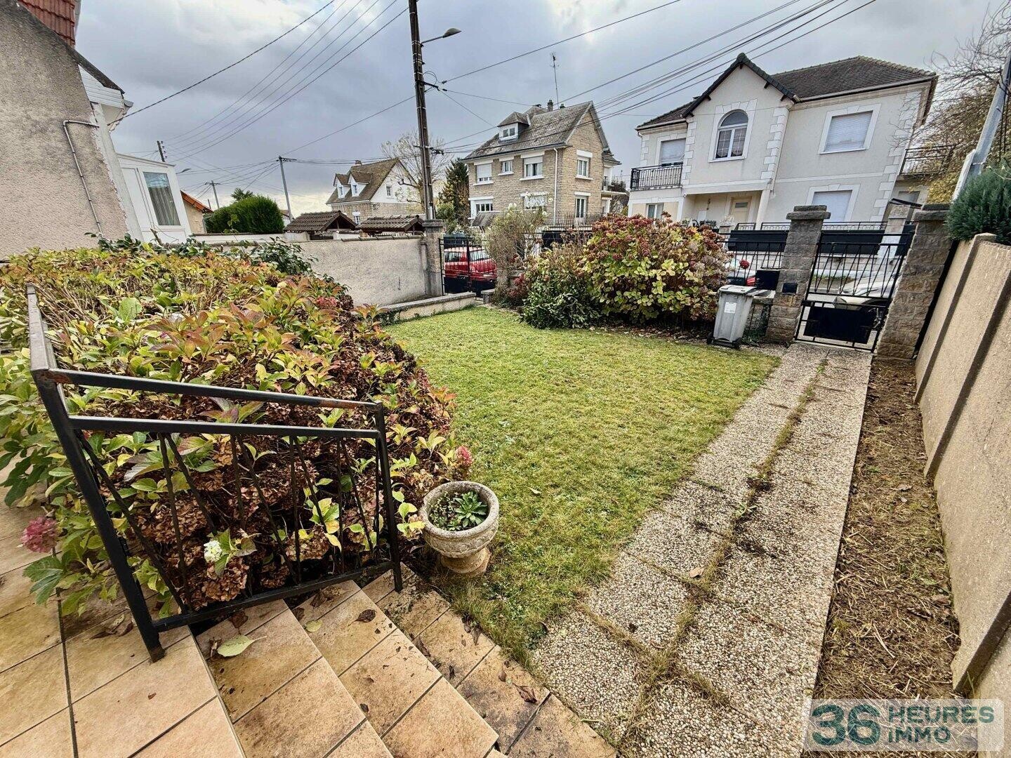 Maison 3 pièces de 83,56 m² + combles non aménagés de 80m² + sous-sol total de 67 m²