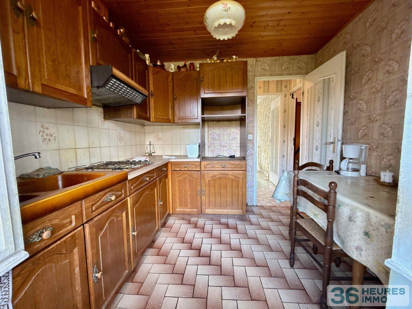 Maison 3 pièces de 83,56 m² + combles non aménagés de 80m² + sous-sol total de 67 m²