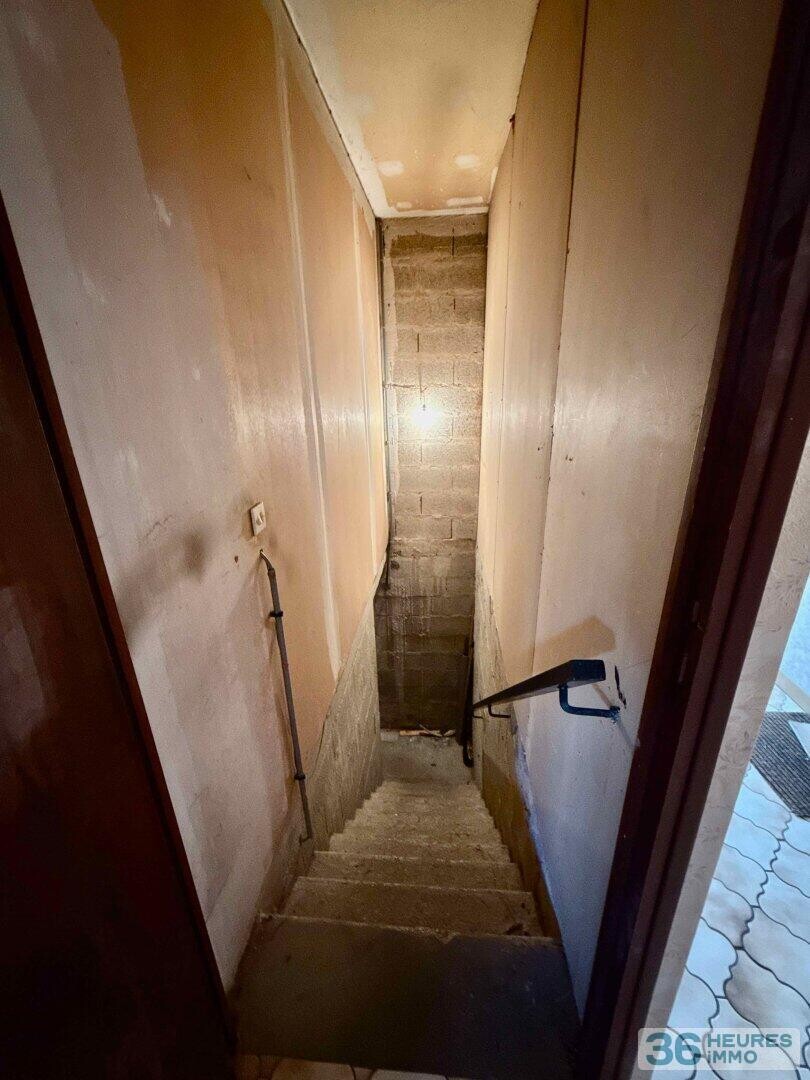 Maison 3 pièces de 83,56 m² + combles non aménagés de 80m² + sous-sol total de 67 m²