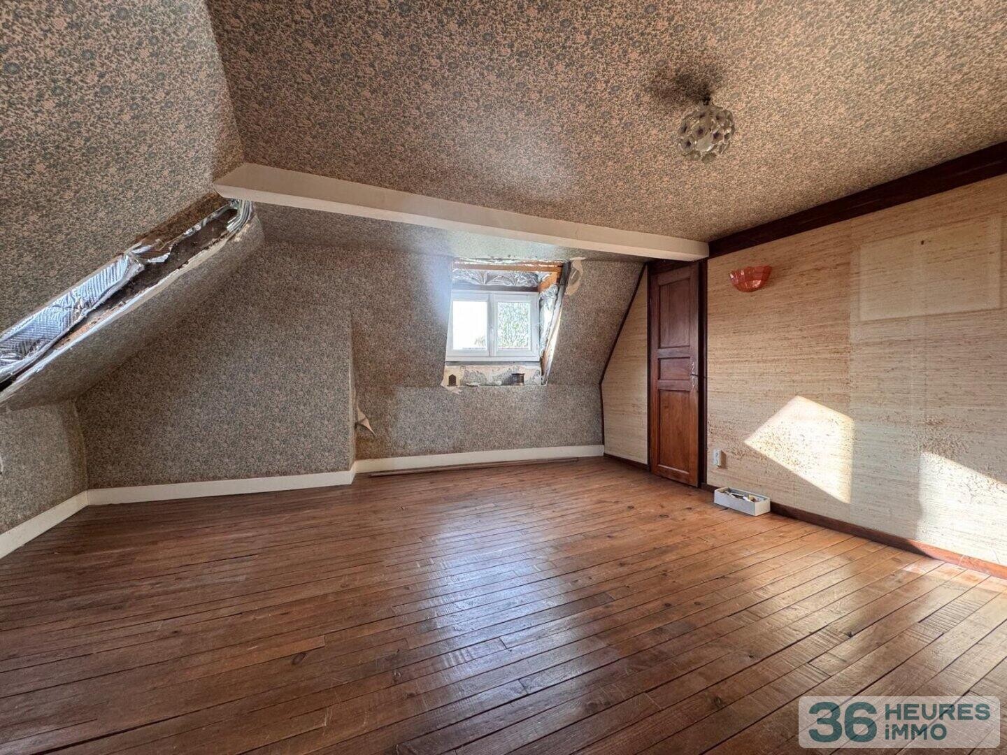 MAISON EN PIERRES E DEPENDANCES ANGAIS