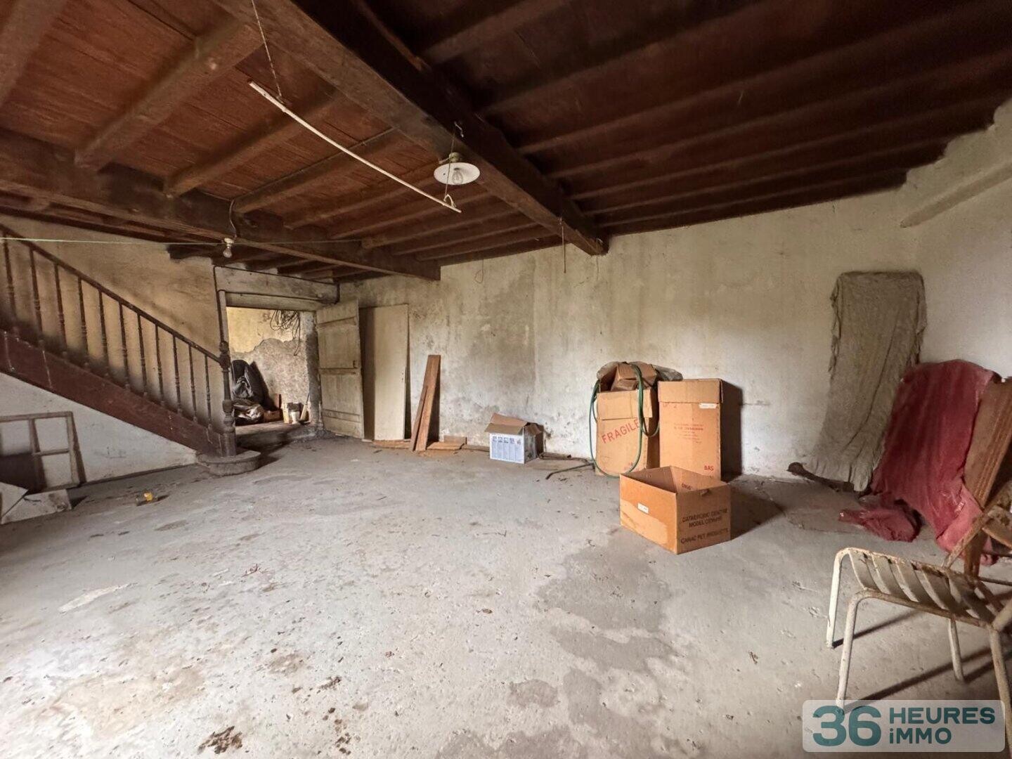 MAISON EN PIERRES E DEPENDANCES ANGAIS