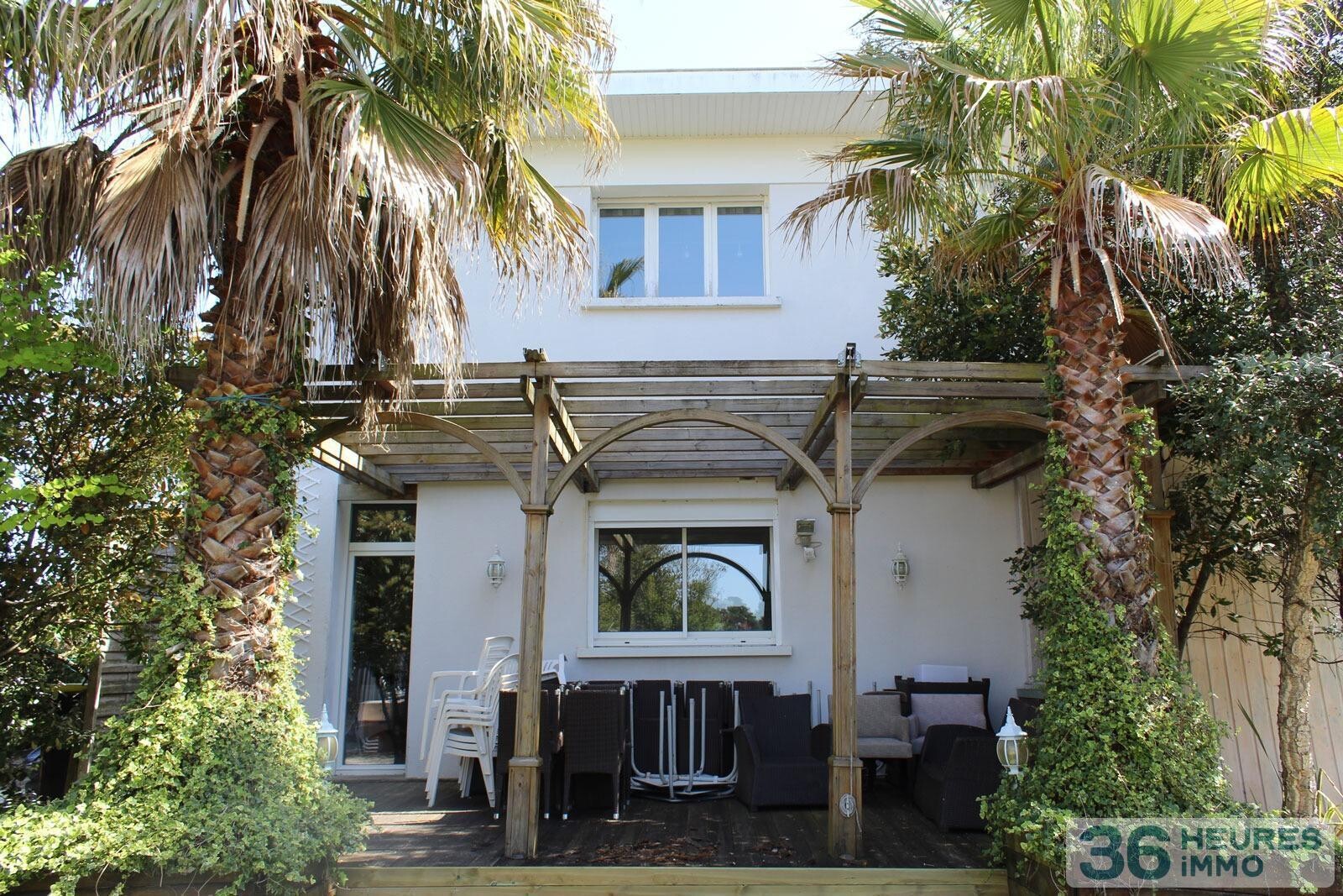 Villa en bord de bassin