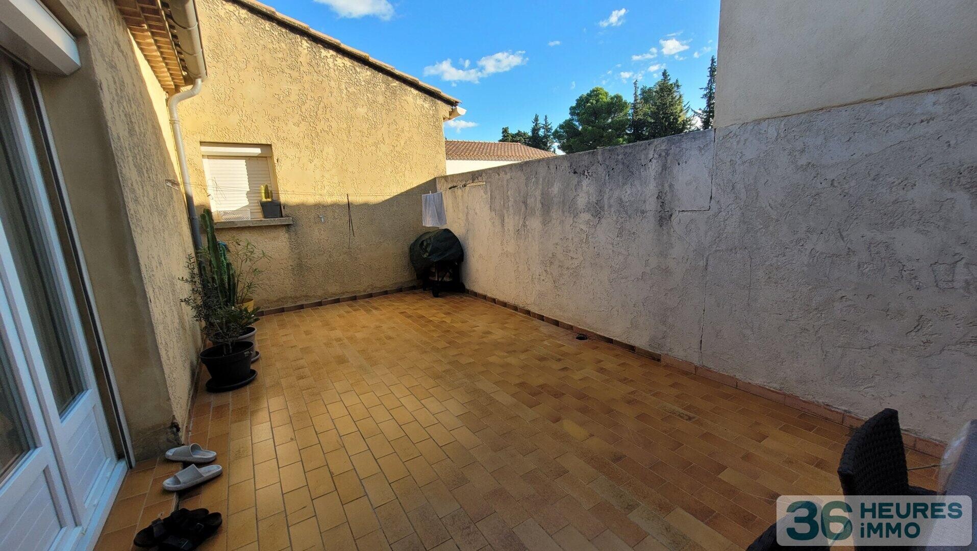 Grand appartement avec cour, parkings et garage