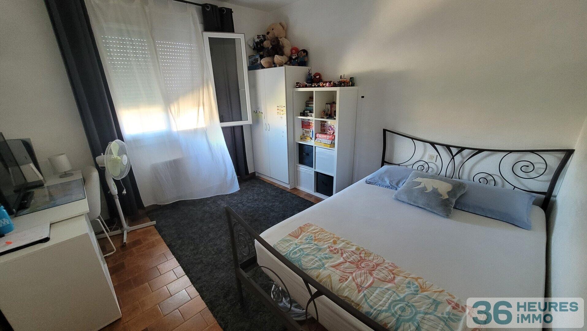 Grand appartement avec cour, parkings et garage