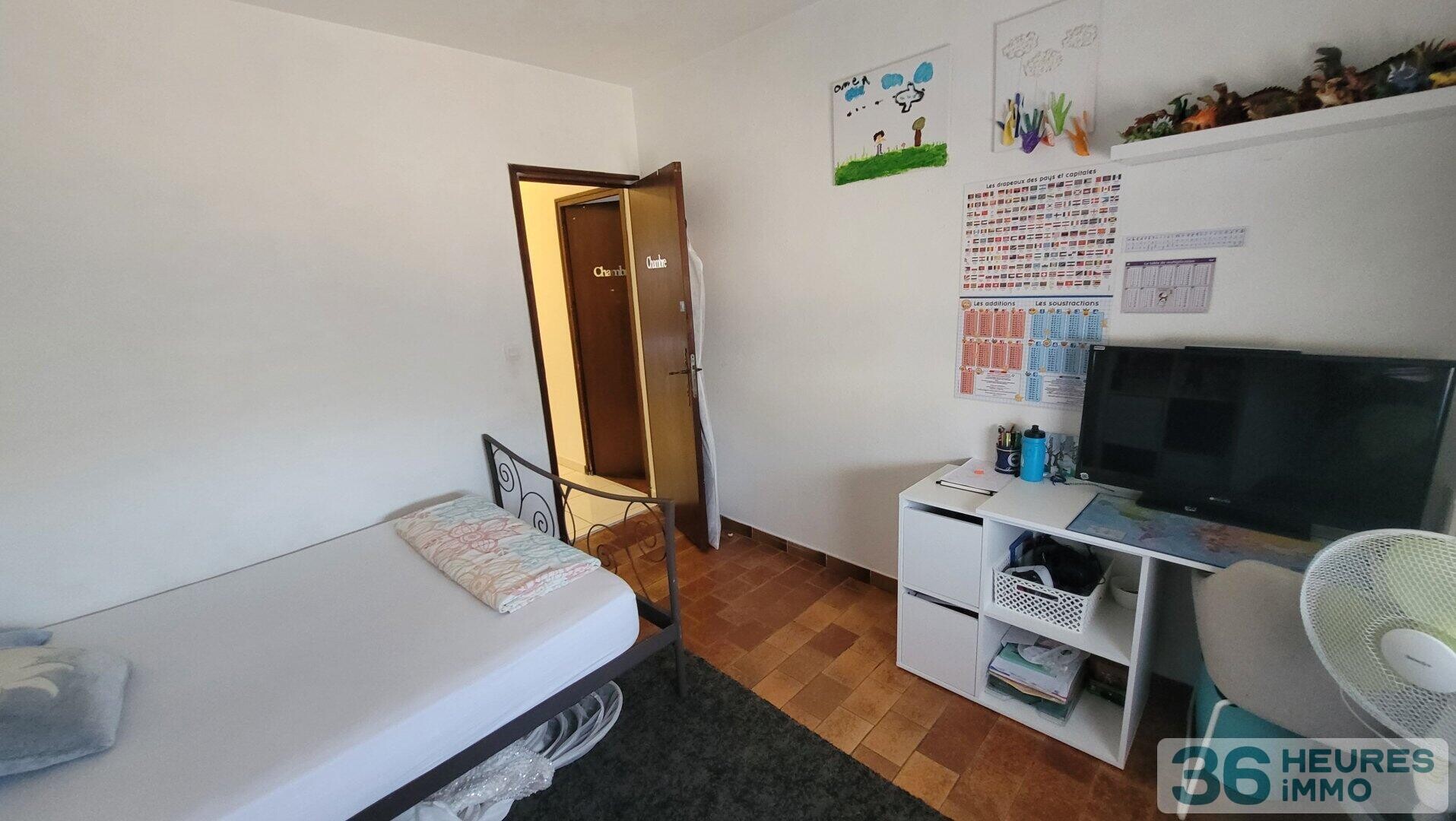 Grand appartement avec cour, parkings et garage