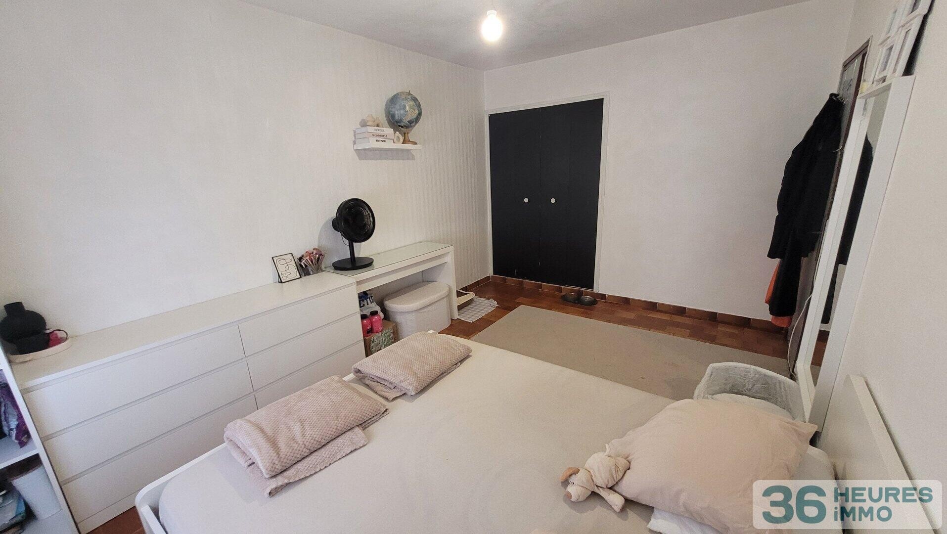 Grand appartement avec cour, parkings et garage