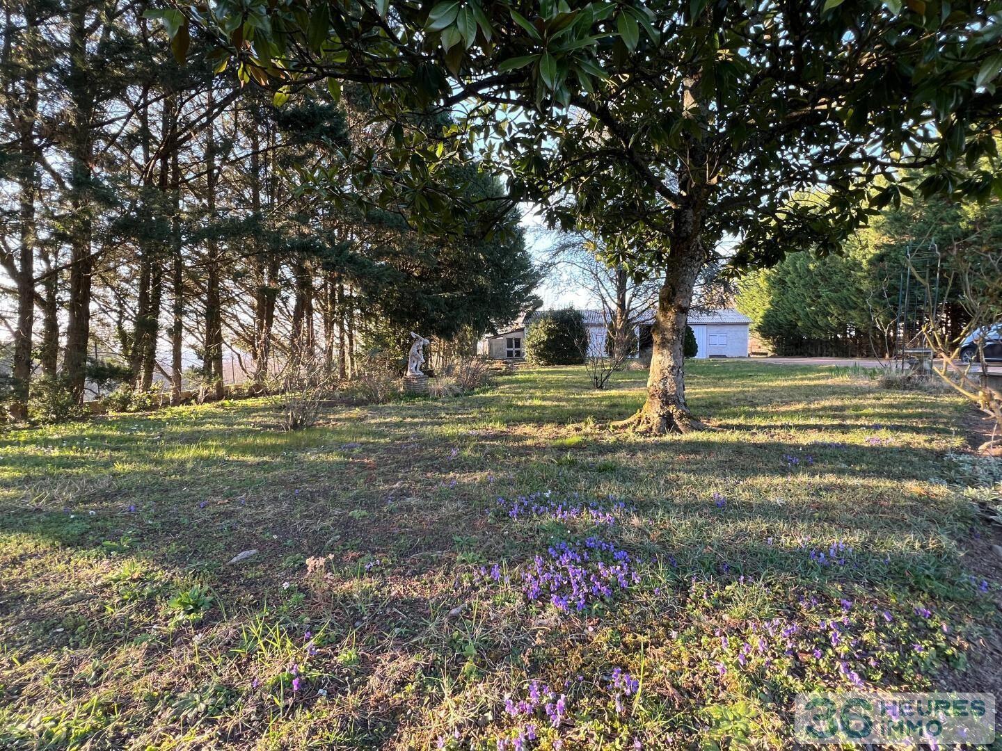 Maison traditionnelle familiale et lumineuse dans un écrin de verdure