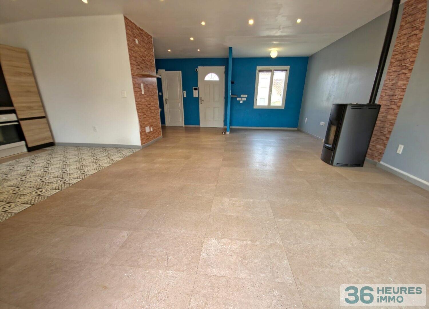 Villa usage d'habitation type T4 (3 chambres) avec garage et terrain attenant