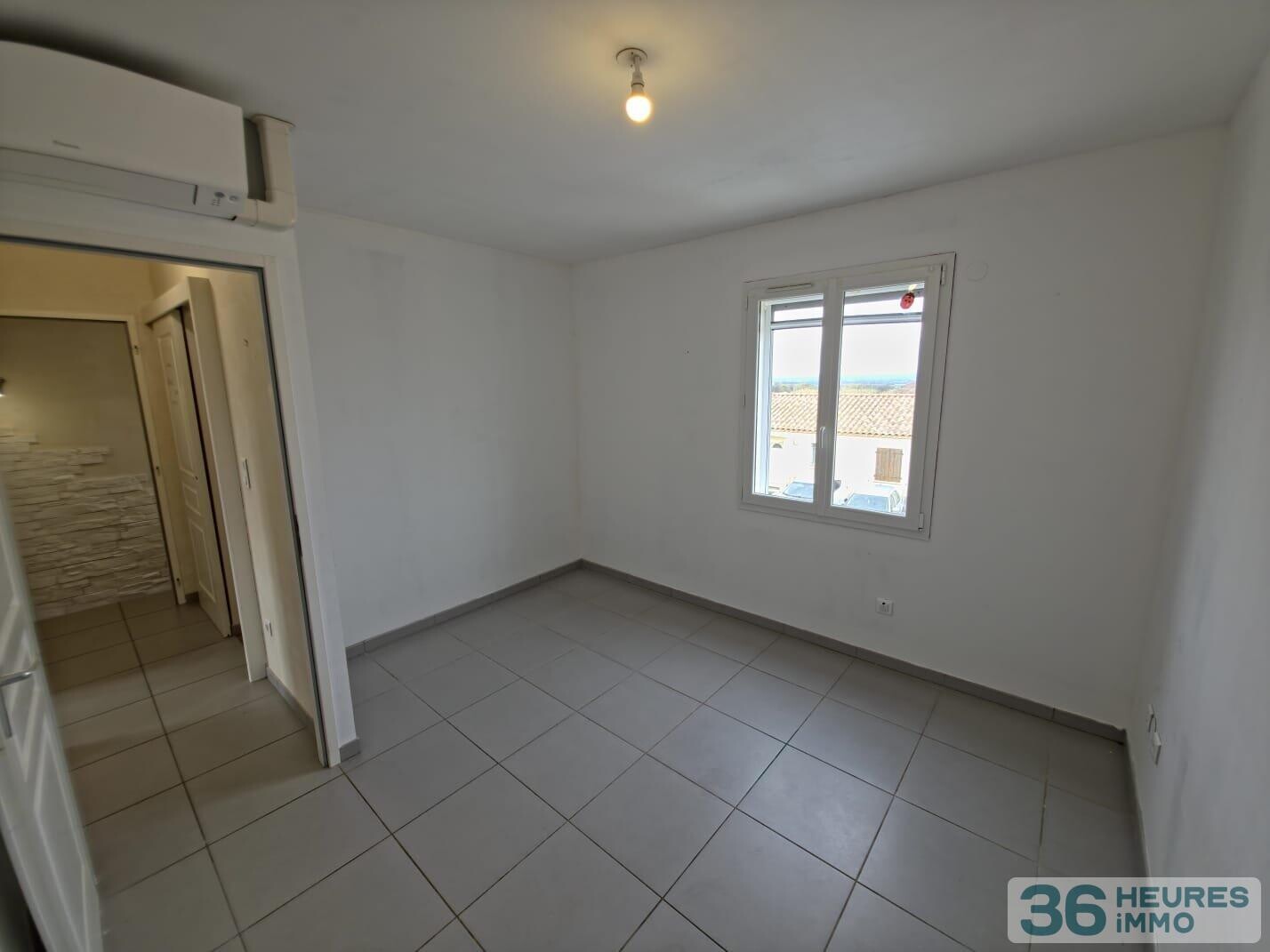 Villa usage d'habitation type T4 (3 chambres) avec garage et terrain attenant