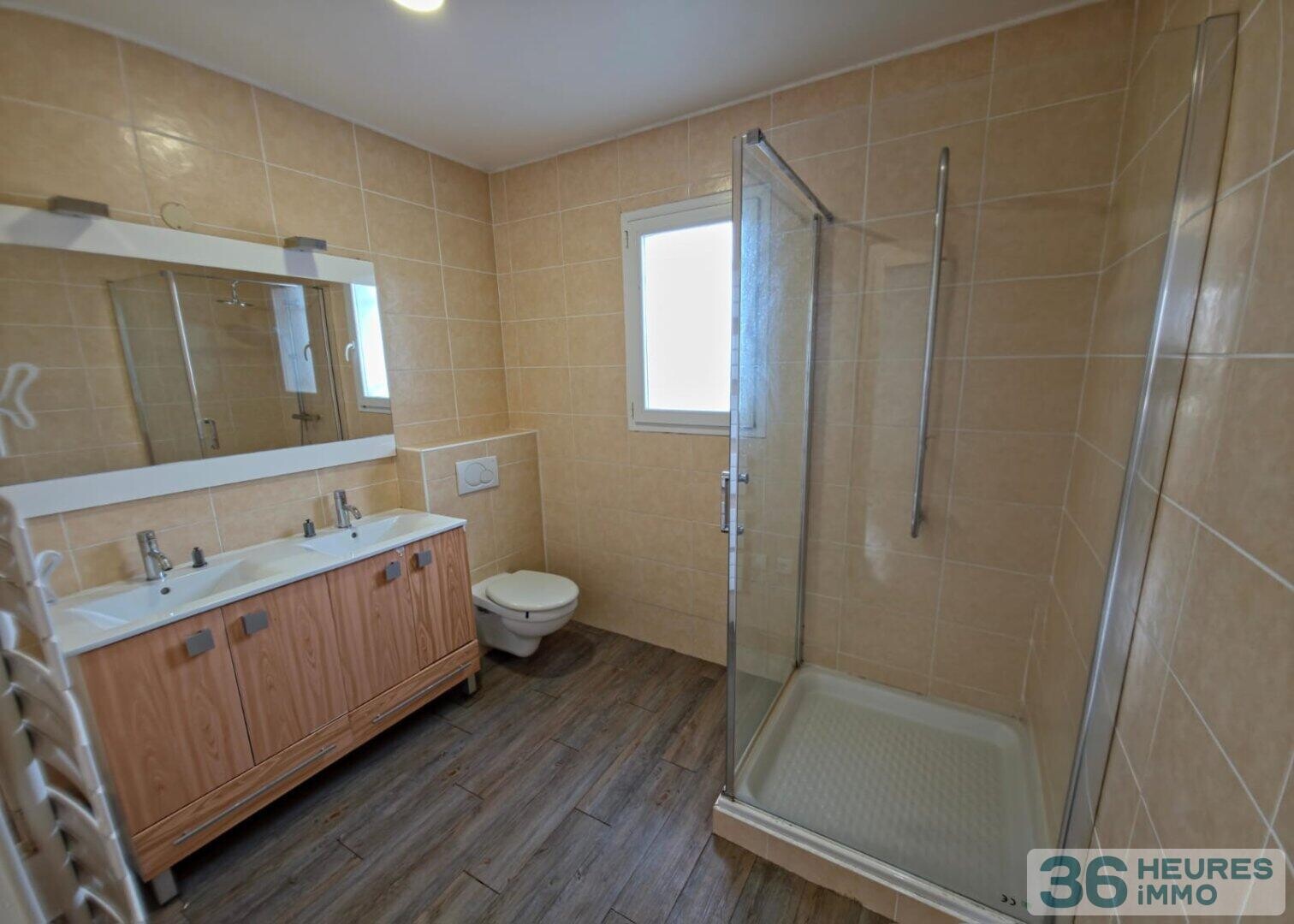 Villa usage d'habitation type T4 (3 chambres) avec garage et terrain attenant