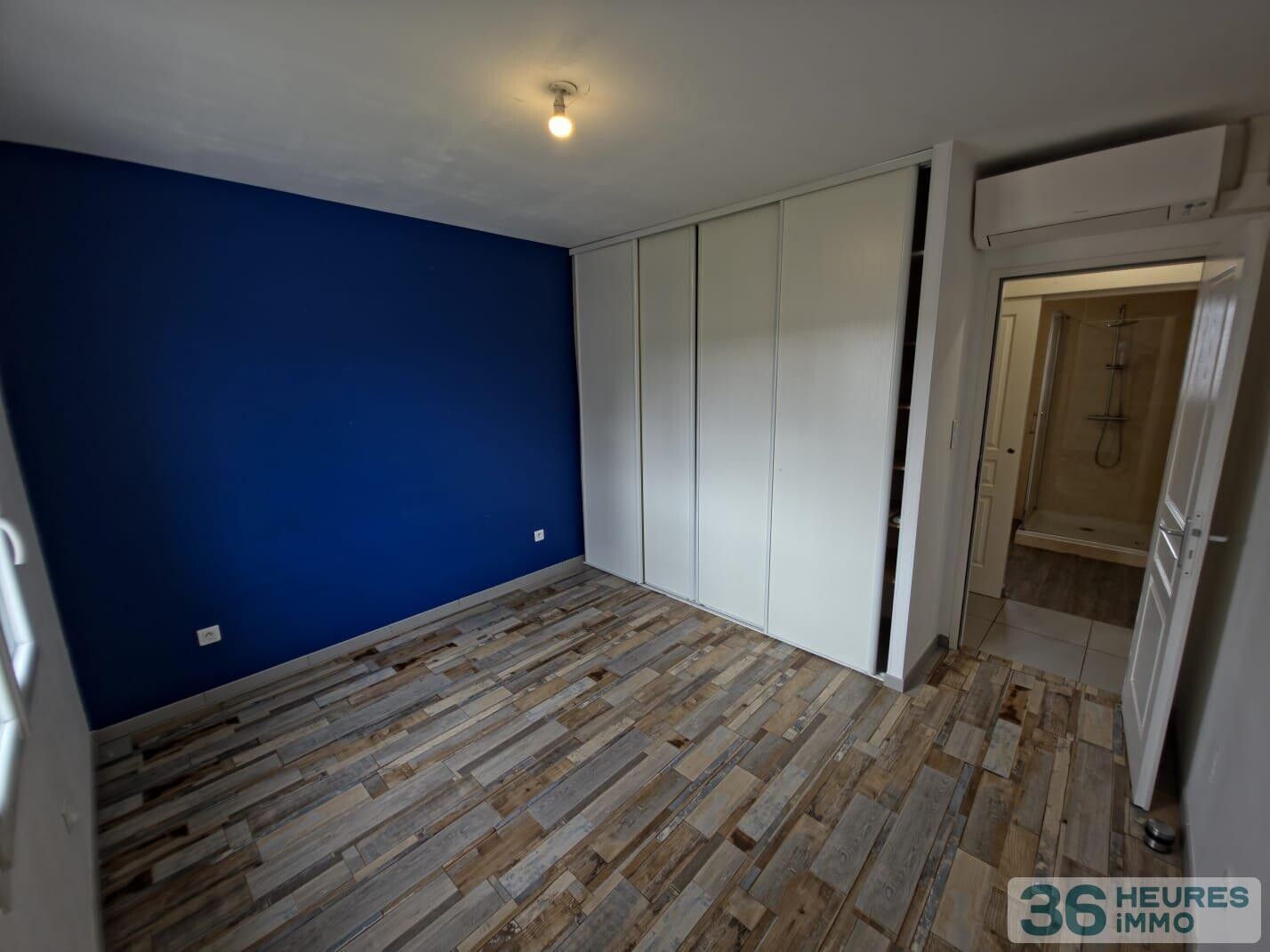 Villa usage d'habitation type T4 (3 chambres) avec garage et terrain attenant