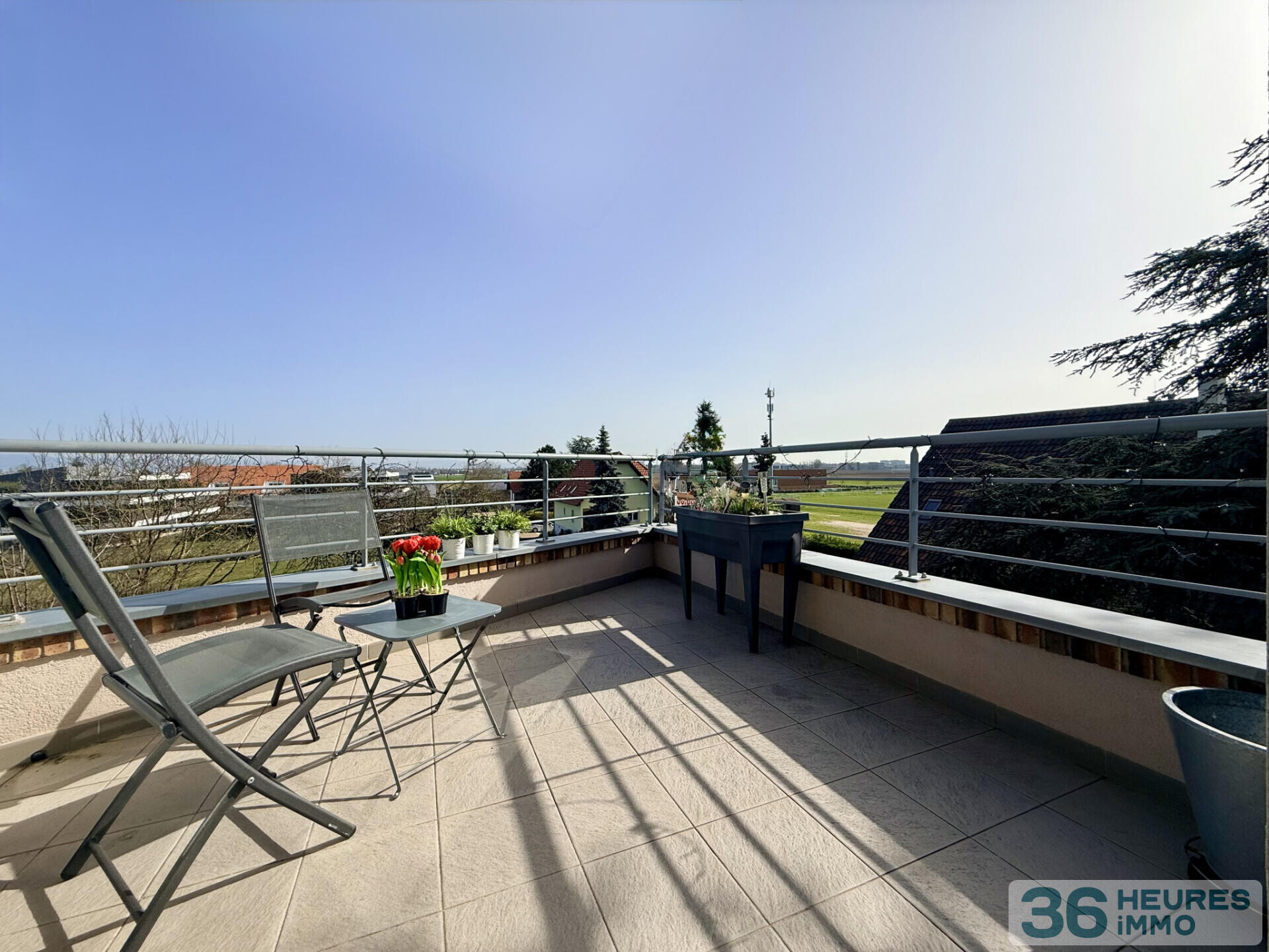 Comme une maison à Niederhausbergen ? 4 pièces lumineux avec terrasse, garage et vue dégagée.