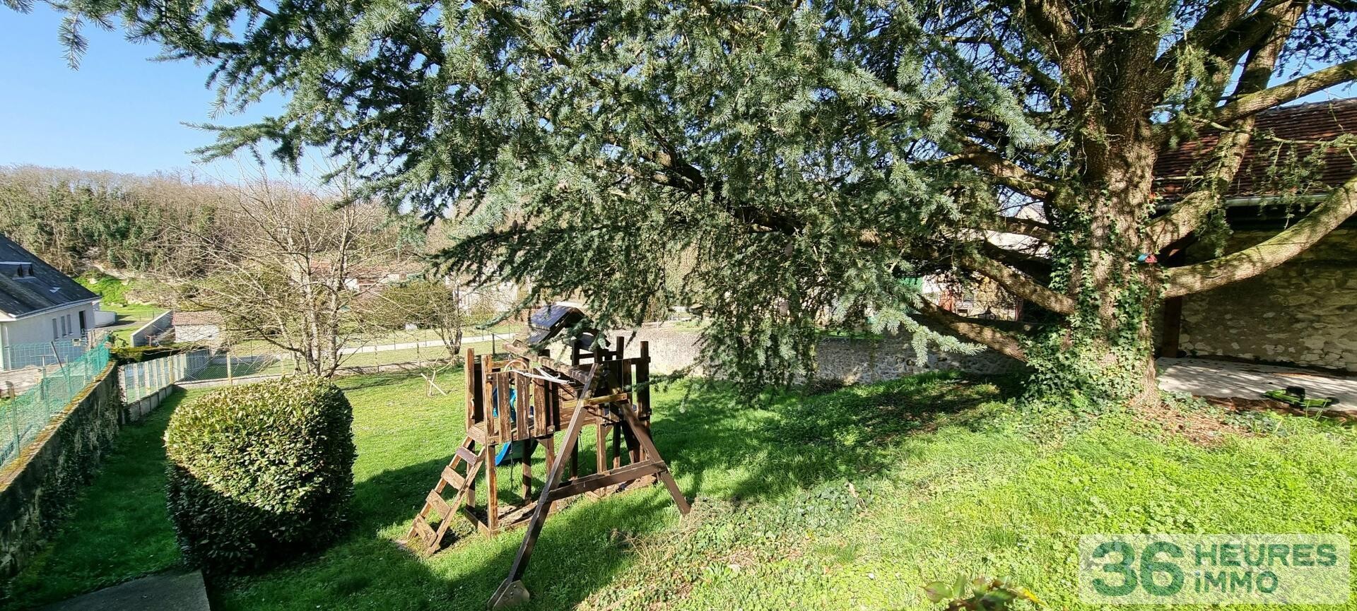 Maison de ville familiale en plein cœur de Ste Maure de Touraine