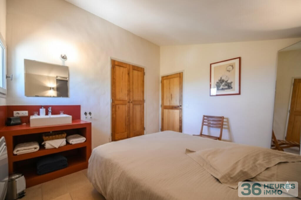 Propriété à Joucas avec vue panoramique et piscine