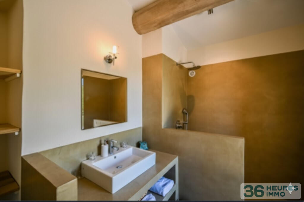Propriété à Joucas avec vue panoramique et piscine