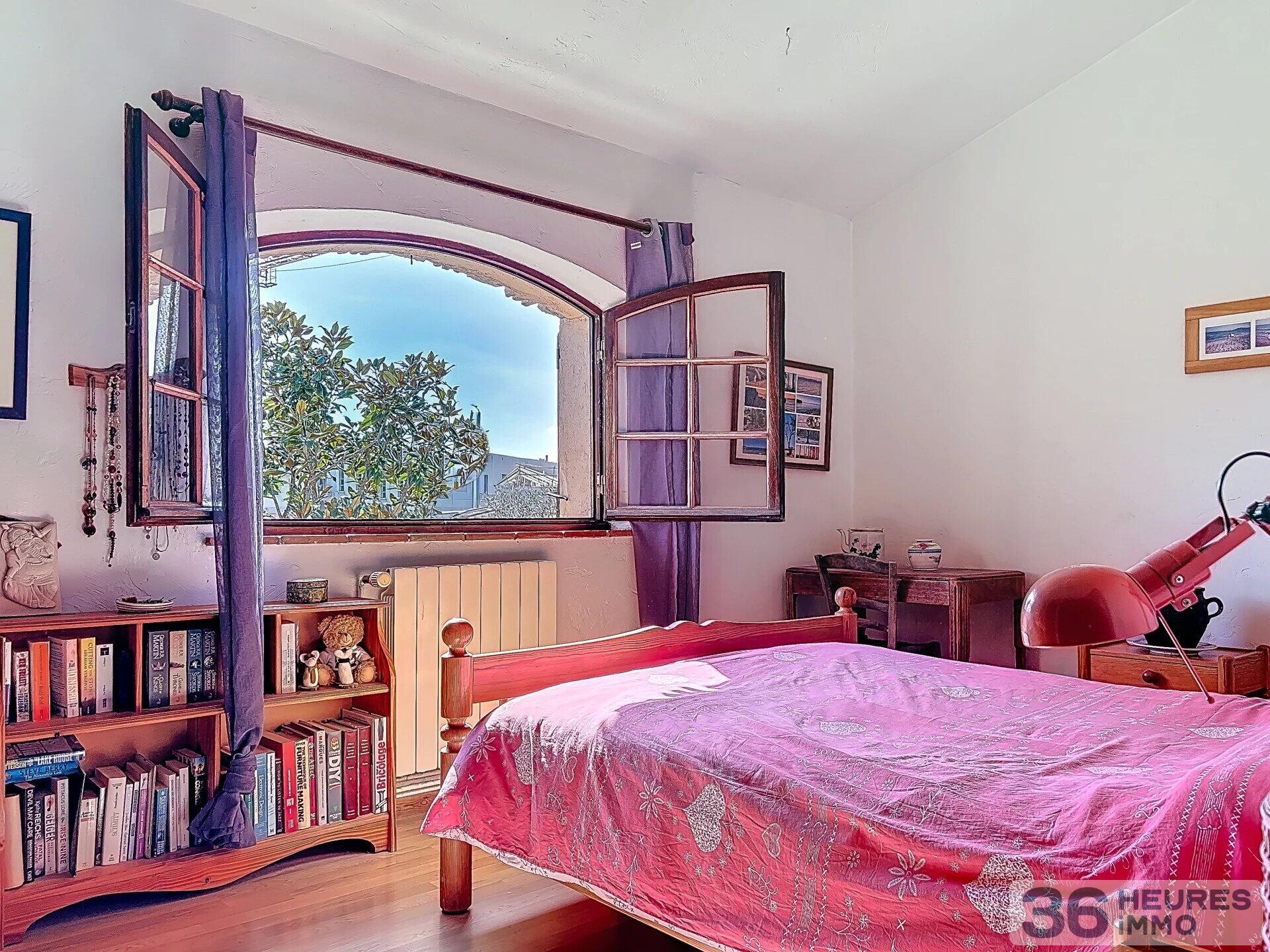 Maison familiale à pied des commodités