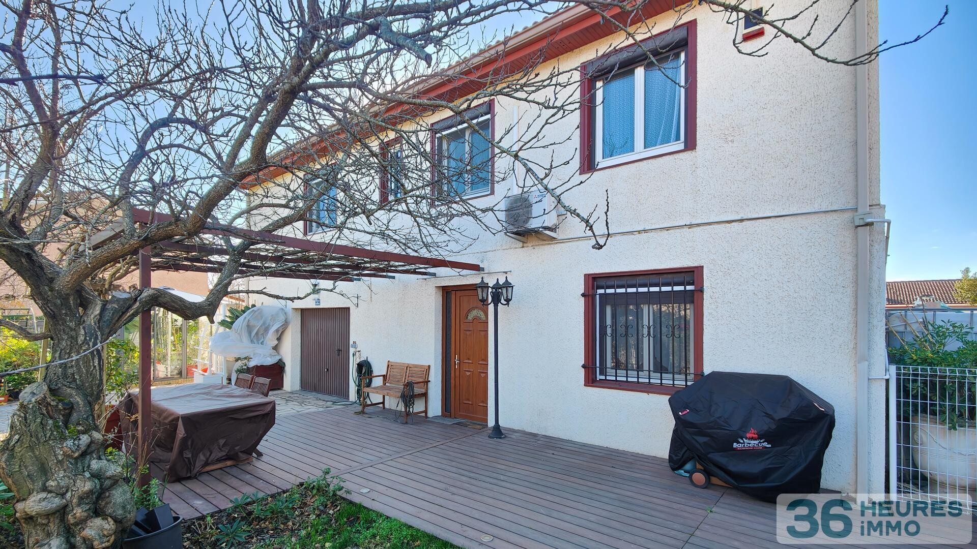Maison avec terrasse, grand garage et piscine