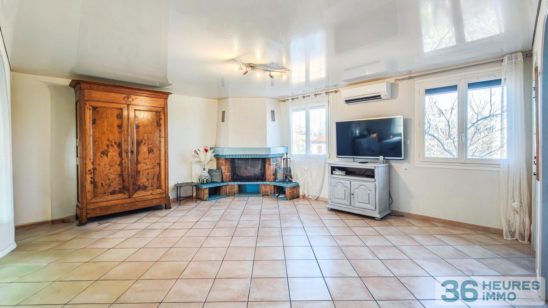 Maison avec terrasse, grand garage et piscine