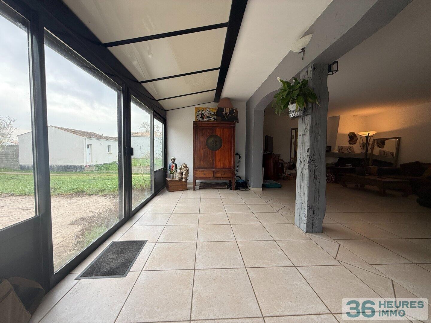 MAISON SUR SOUS SOL ET PISCINE