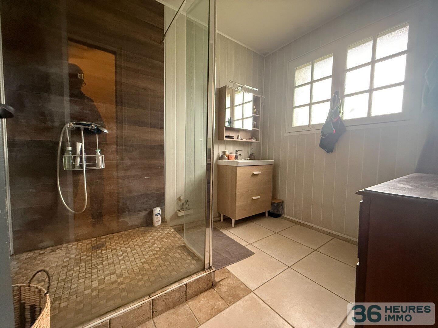 MAISON SUR SOUS SOL ET PISCINE