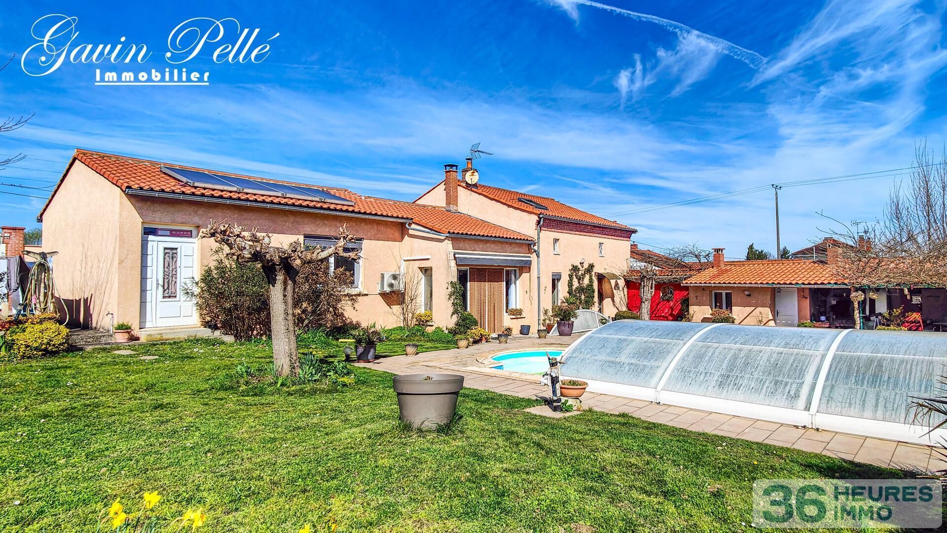 Belle maison avec garage, terrasses, annexes et piscine
