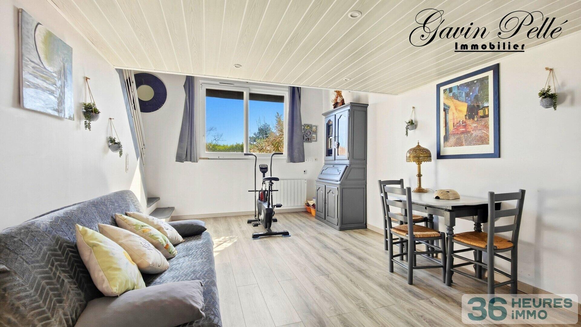 Belle maison avec garage, terrasses, annexes et piscine