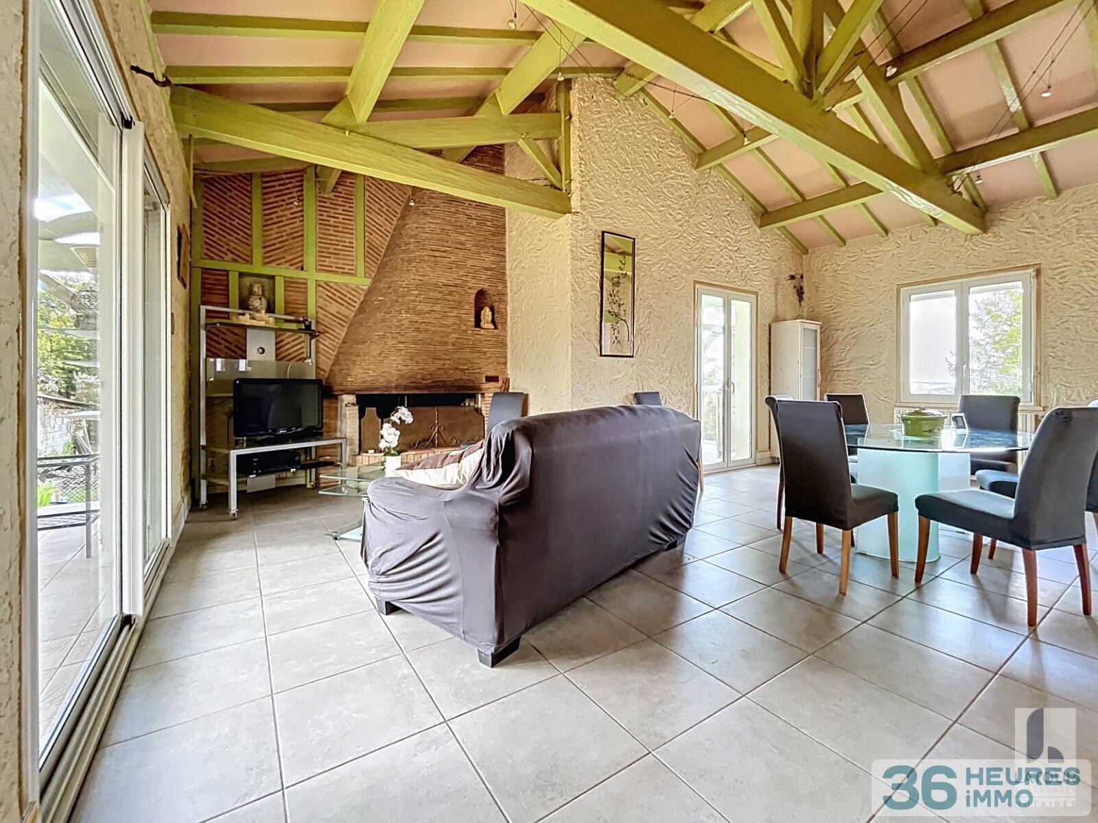 Maison de style provencal avec garage, piscine et vaste terrain