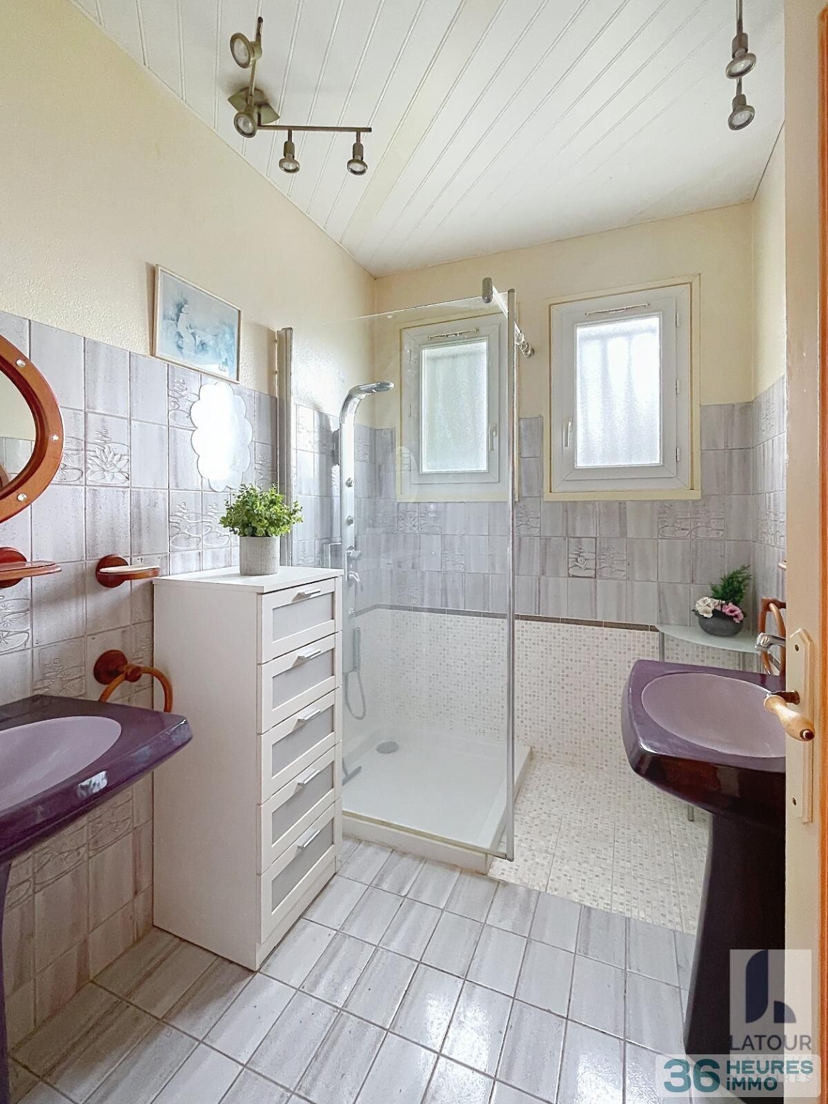 Maison de style provencal avec garage, piscine et vaste terrain