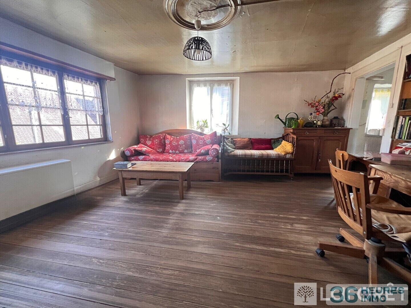 Maison de ville à grand potentiel - Grange et Jardin