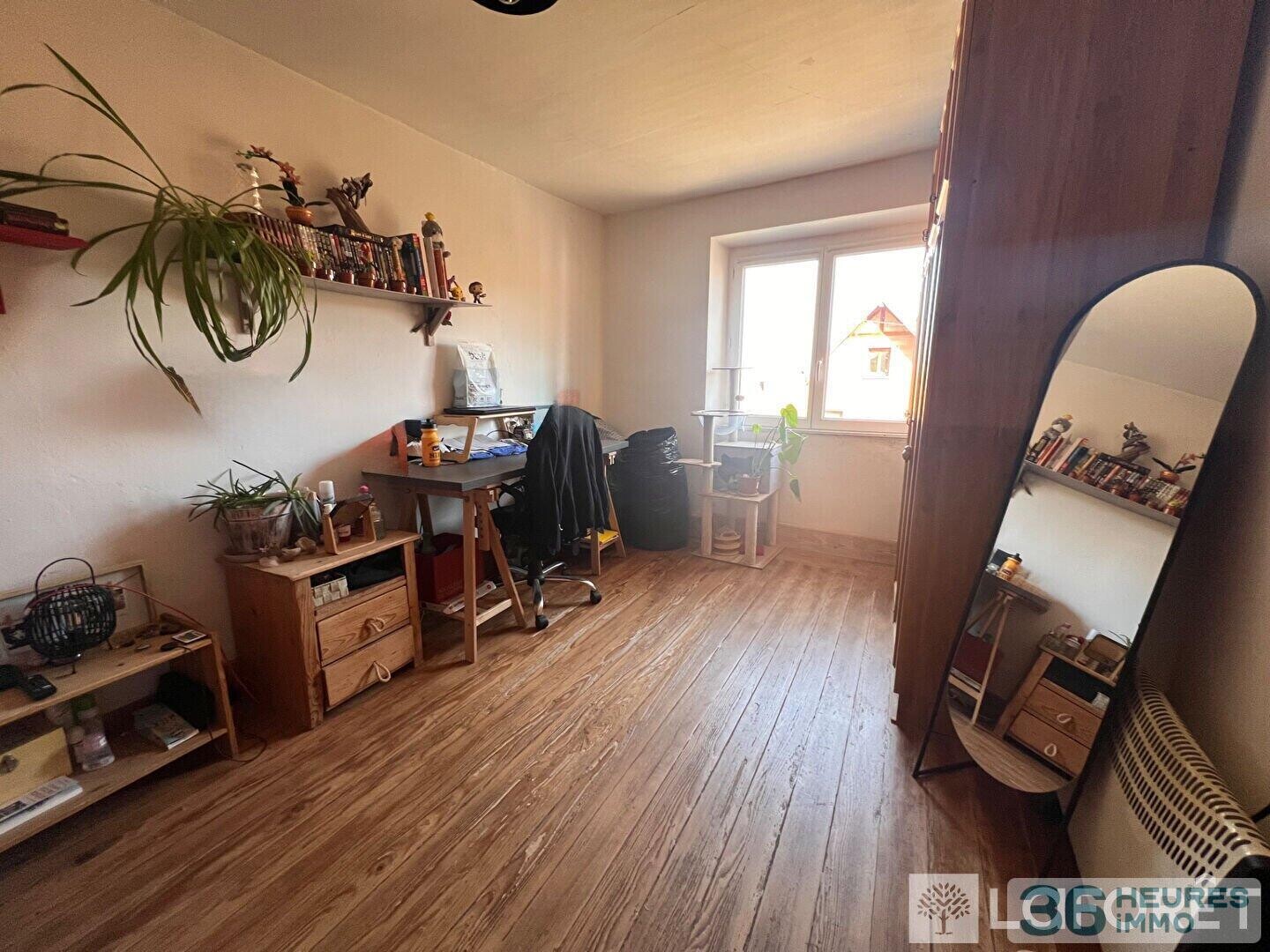 Maison de ville à grand potentiel - Grange et Jardin