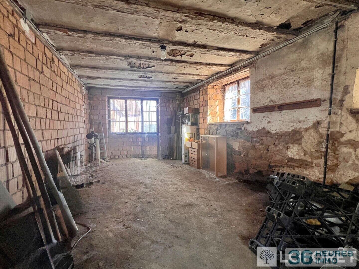 Maison de ville à grand potentiel - Grange et Jardin