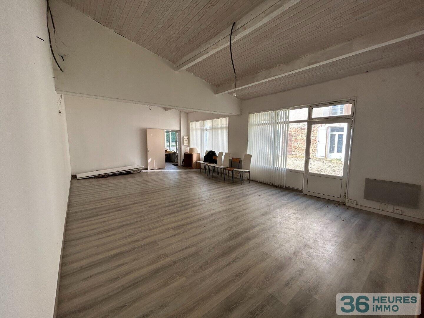 Appartement avec terrain et stationnement privatif.