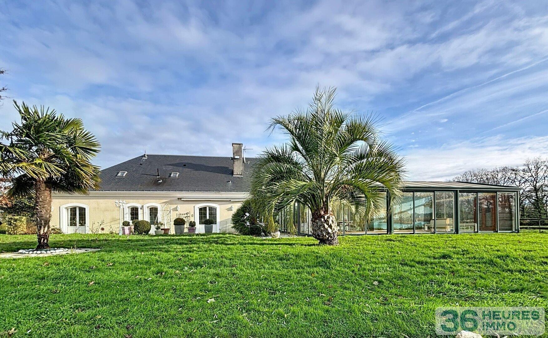 Grande maison familiale de 328m2 avec piscine au calme à 10 minutes de Nantes 