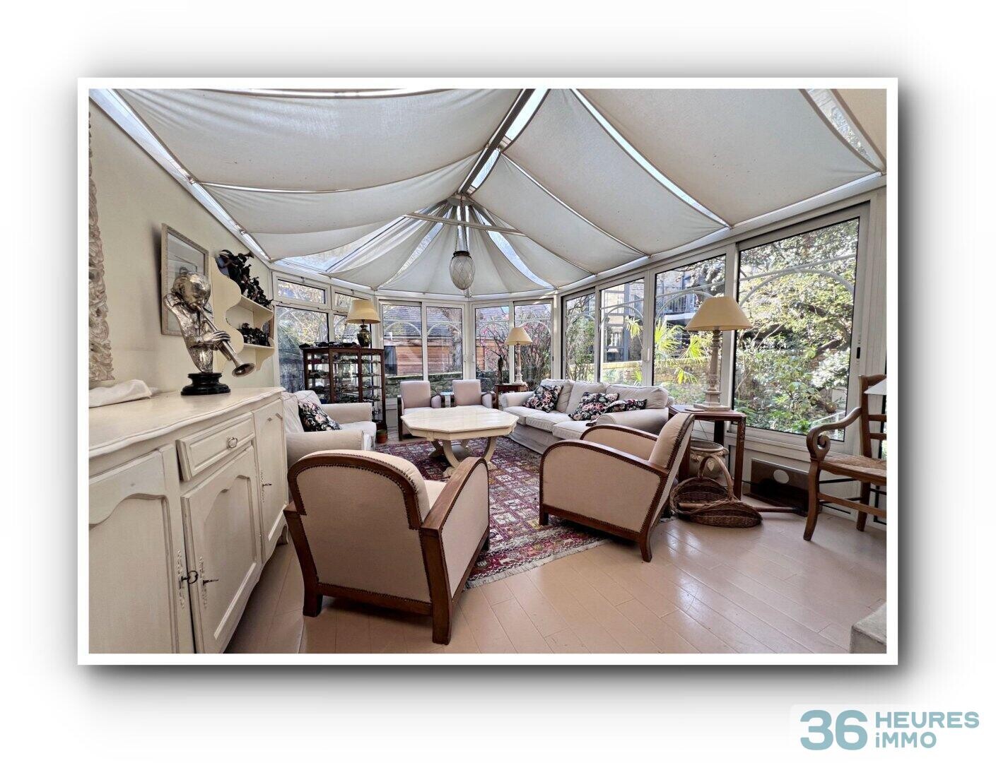 RARE -Maison Place St-Sauveur- 4 chambres-sous/sol-jardin et grand garage de 40 m²