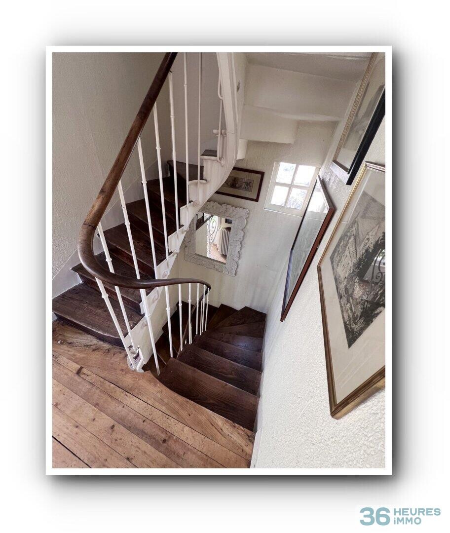 RARE -Maison Place St-Sauveur- 4 chambres-sous/sol-jardin et grand garage de 40 m²