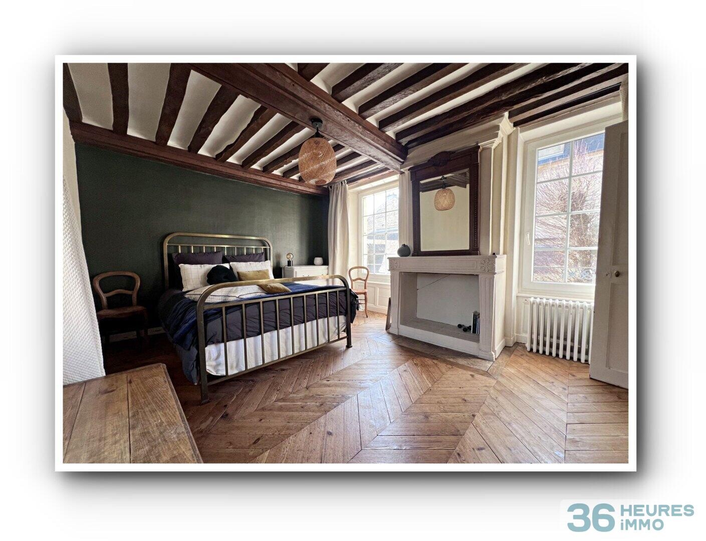 RARE -Maison Place St-Sauveur- 4 chambres-sous/sol-jardin et grand garage de 40 m²
