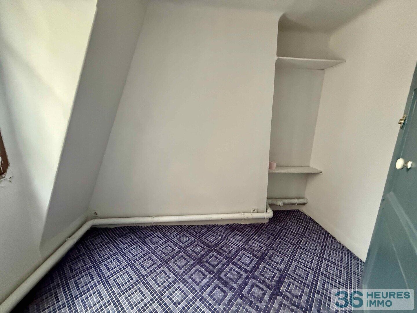 Chambre de service - Immeuble ancien avec ascenseur