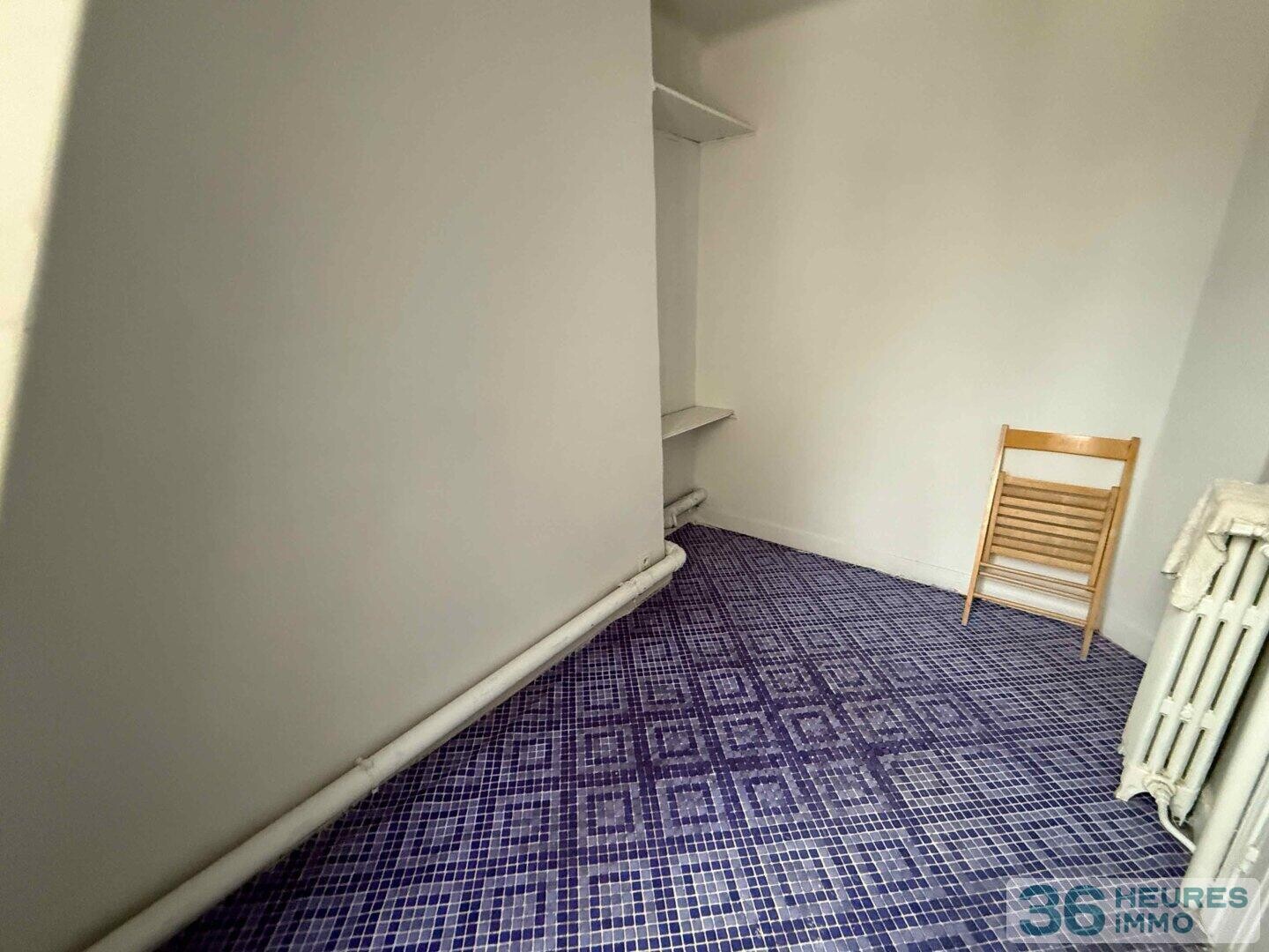 Chambre de service - Immeuble ancien avec ascenseur