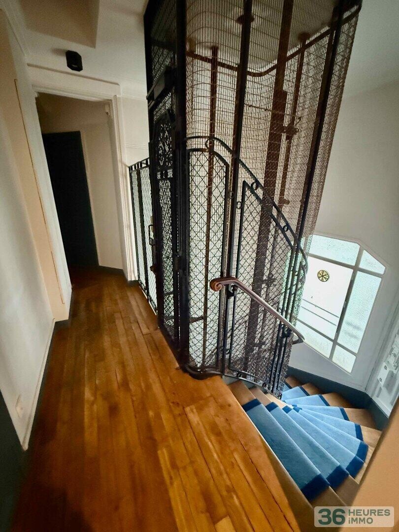 Chambre de service - Immeuble ancien avec ascenseur