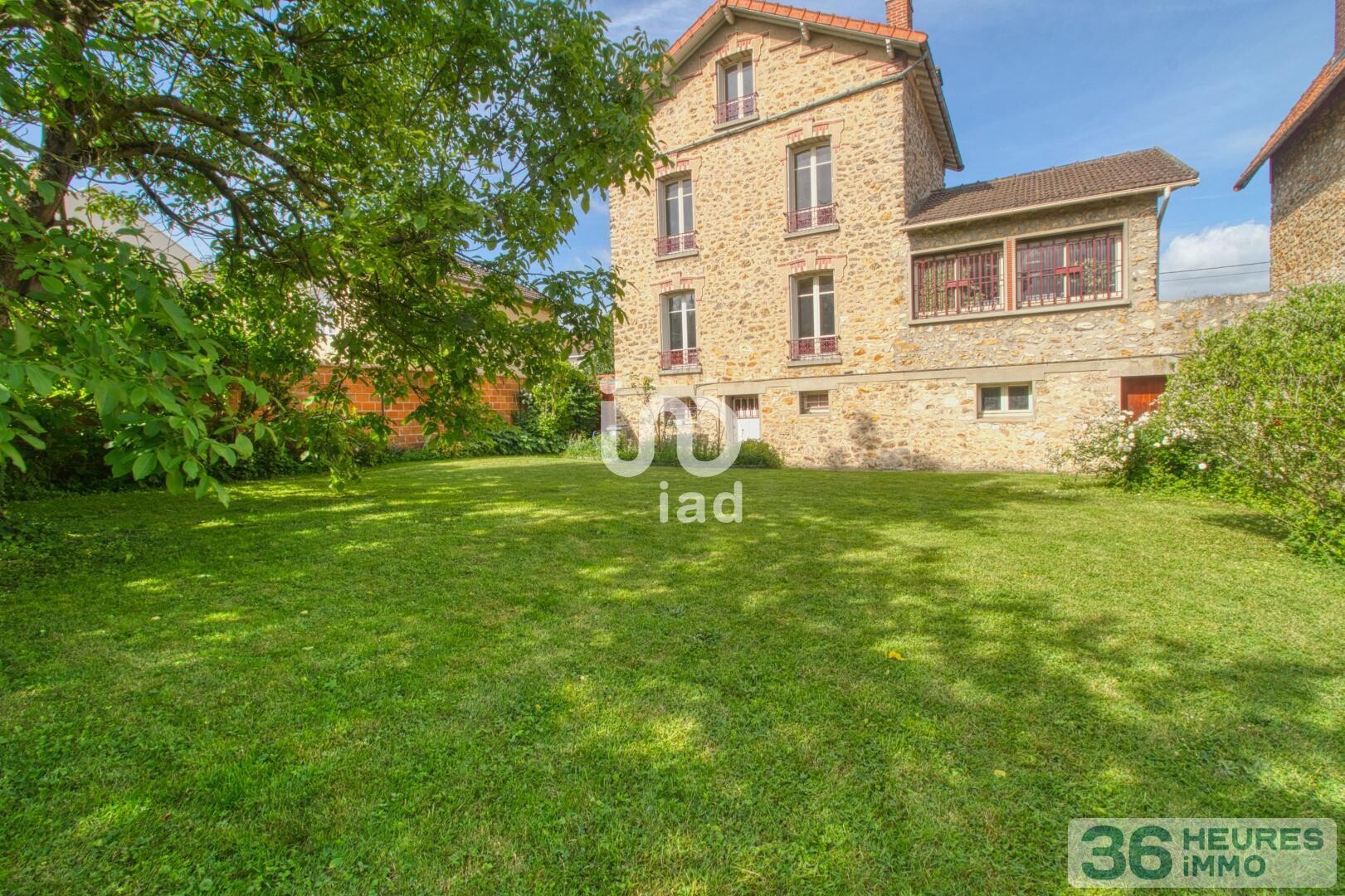 Meulière de charme avec grand jardin – 5 chambres – 2 garages