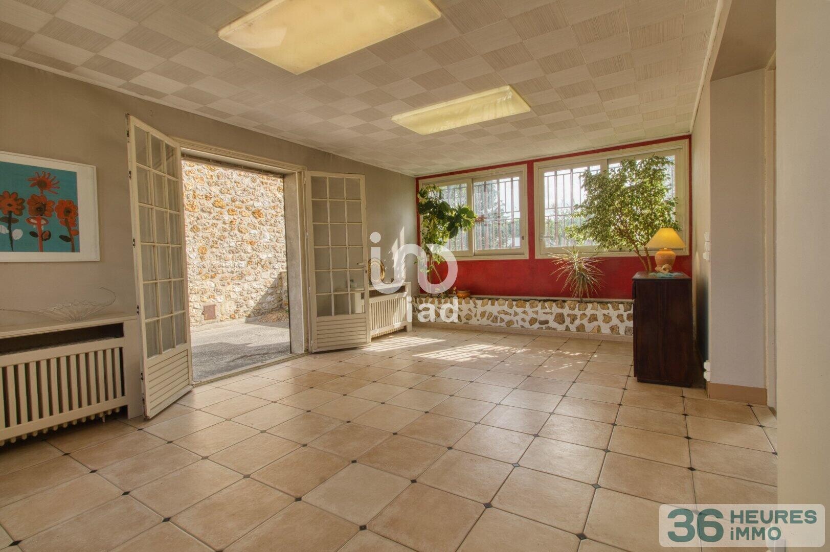 Meulière de charme avec grand jardin – 5 chambres – 2 garages