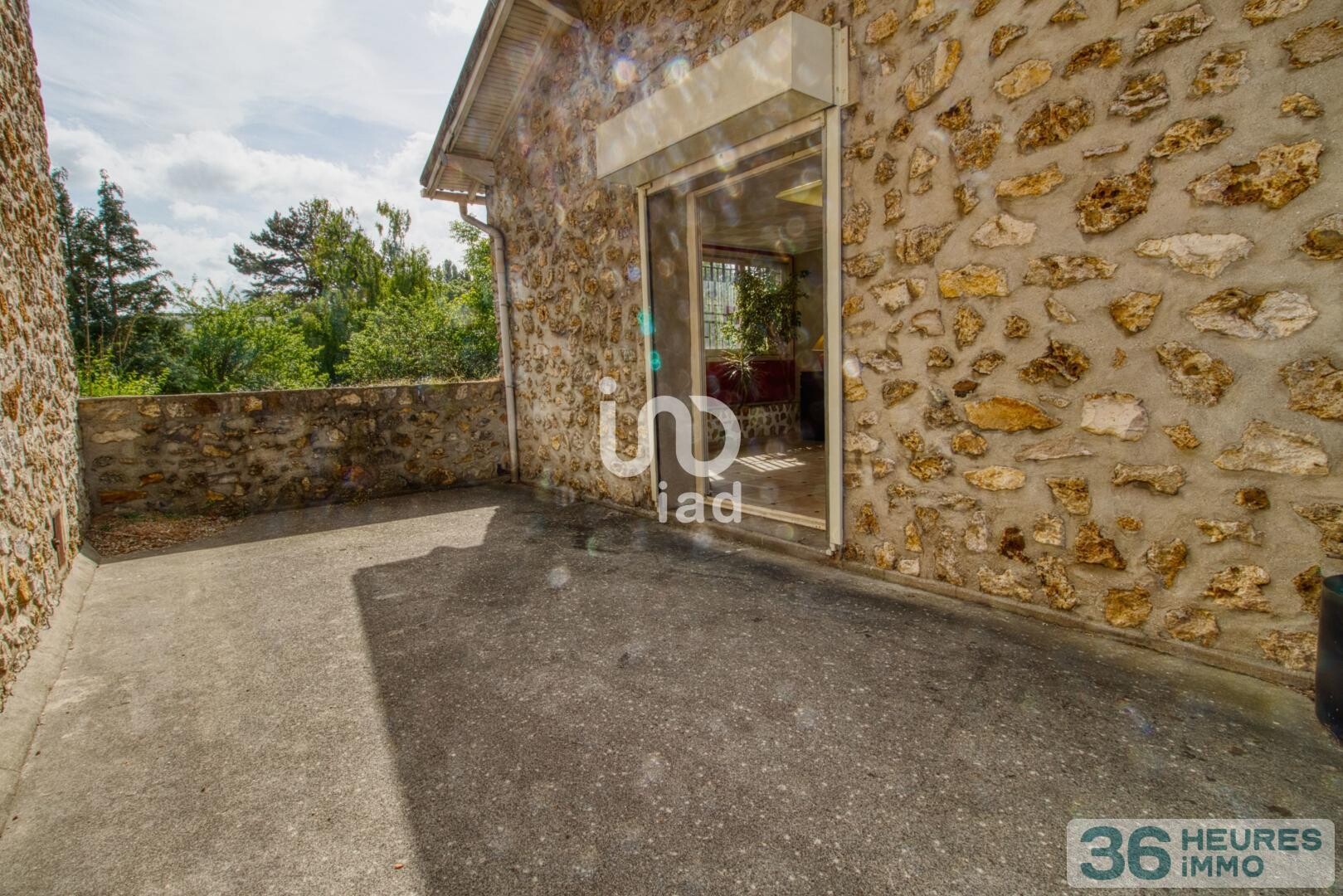 Meulière de charme avec grand jardin – 5 chambres – 2 garages