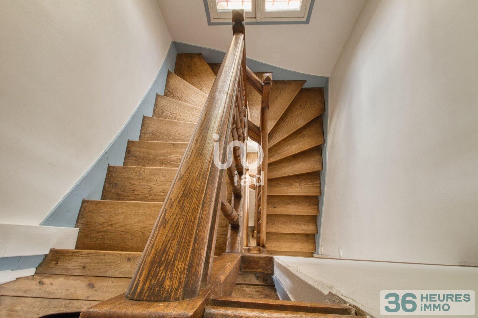 Meulière de charme avec grand jardin – 5 chambres – 2 garages