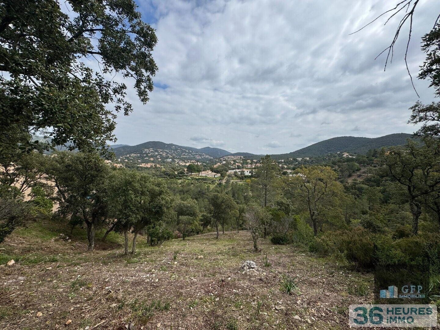 LA LONDE-LES-MAURES - Domaine de Valcros - Terrain à bâtir