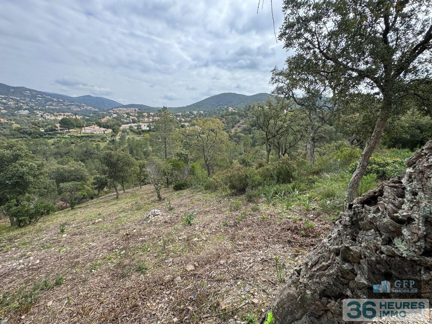 LA LONDE-LES-MAURES - Domaine de Valcros - Terrain à bâtir